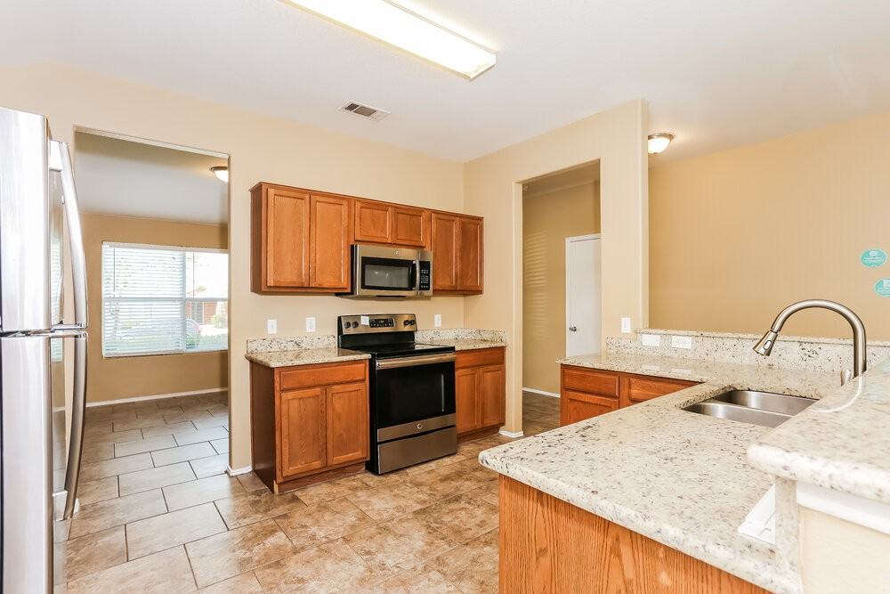 144 Triumph Rd - Photo 7 of 16