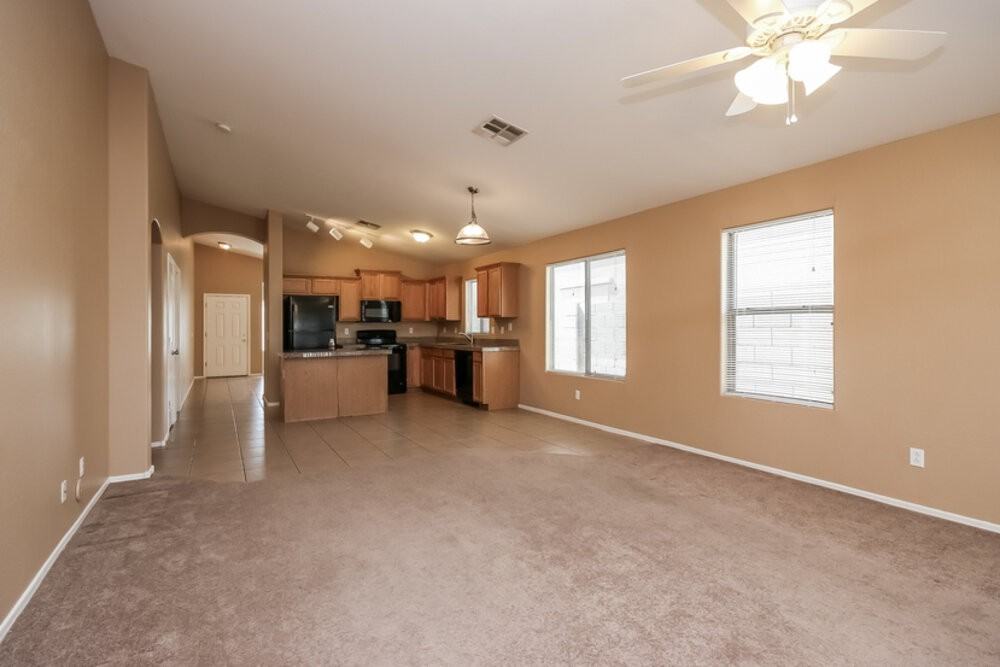 7814 S 72nd Ln - Photo 4 of 13