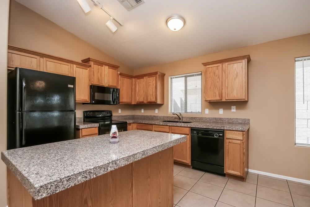 7814 S 72nd Ln - Photo 5 of 13