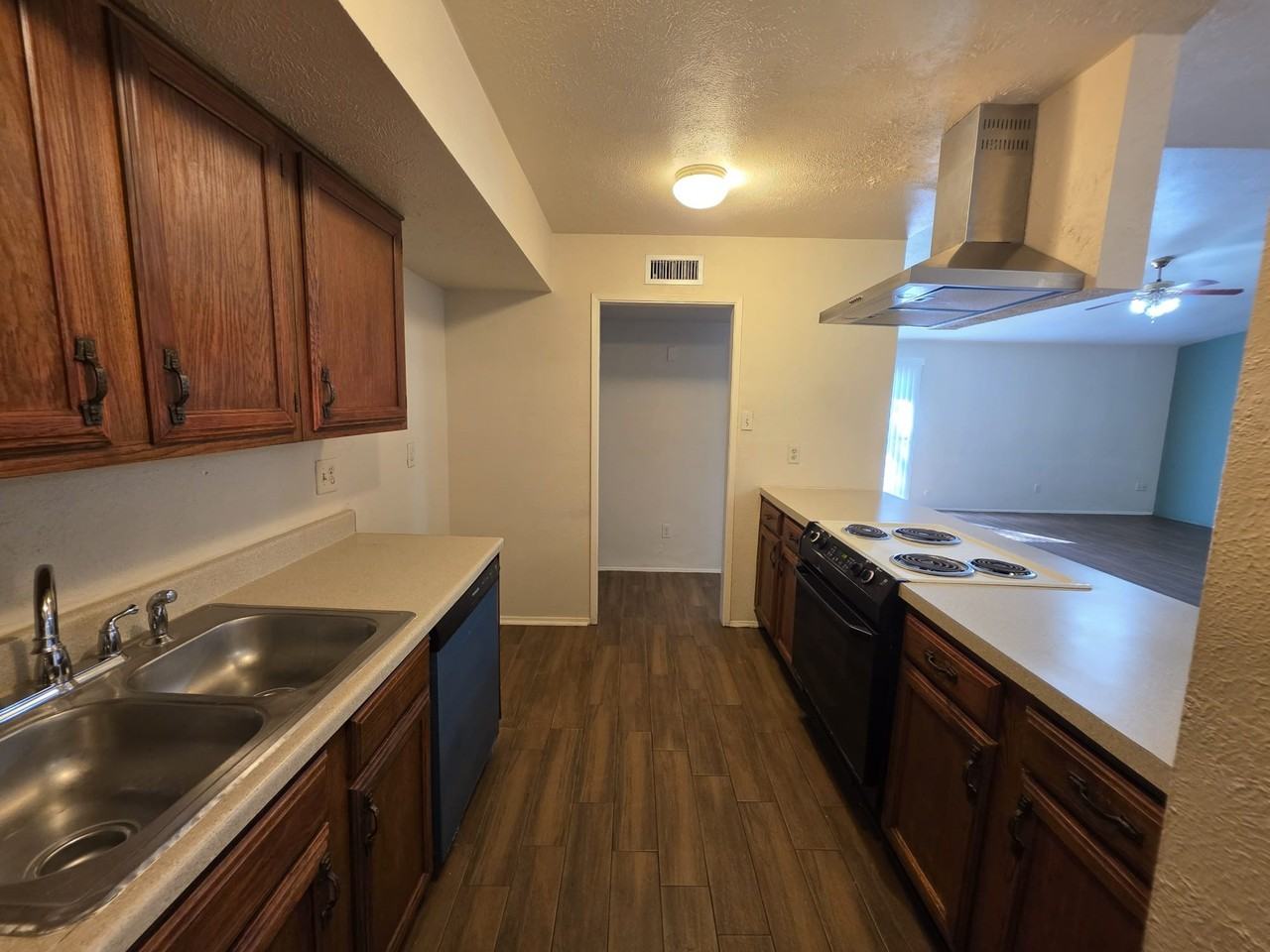 22735 Millgate Dr #22735 - Photo 6 of 17