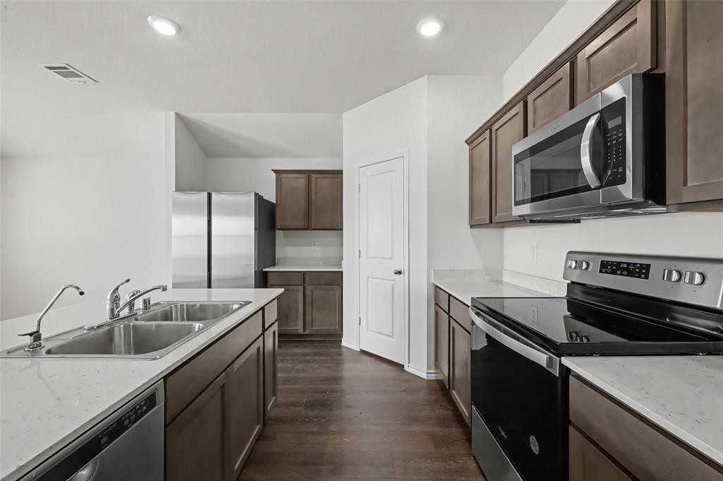 1208 Fieldstone Ct #1208 - Photo 5 of 27