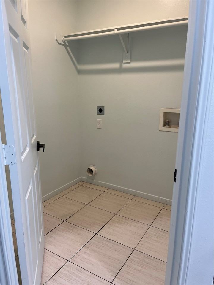 911 Chapwood Ct #911 - Photo 4 of 22