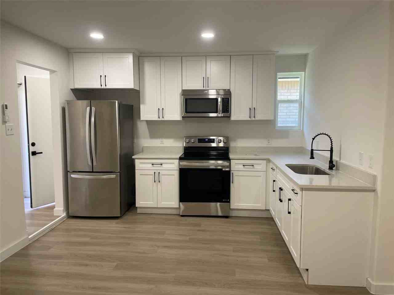 5502 Circlegate Dr #5502 - Photo 6 of 8