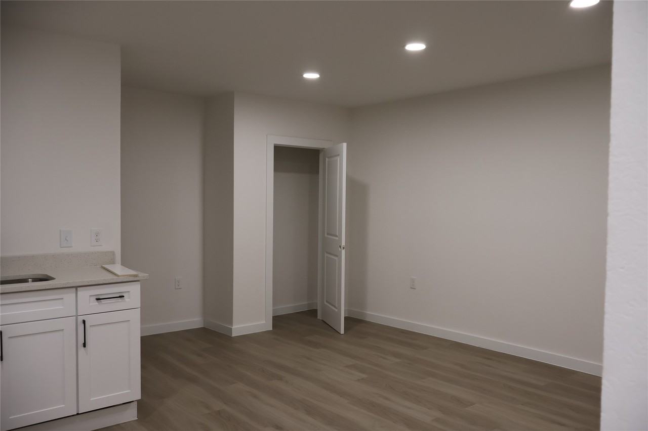 5502 Circlegate Dr #5502 - Photo 7 of 8