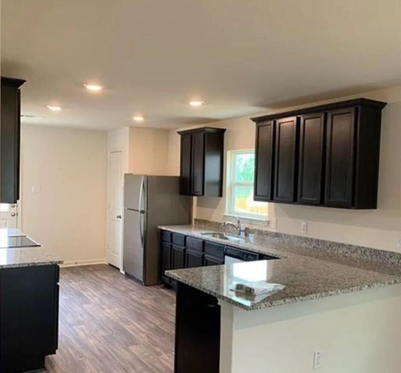 213 Crescent Park Dr #213 - Photo 2 of 21