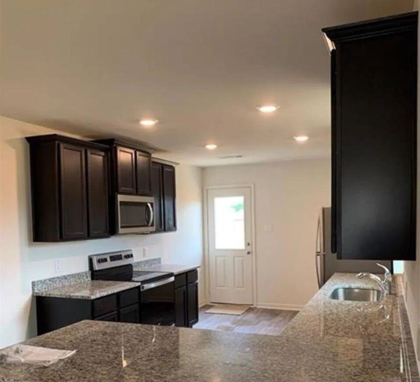 213 Crescent Park Dr #213 - Photo 3 of 21