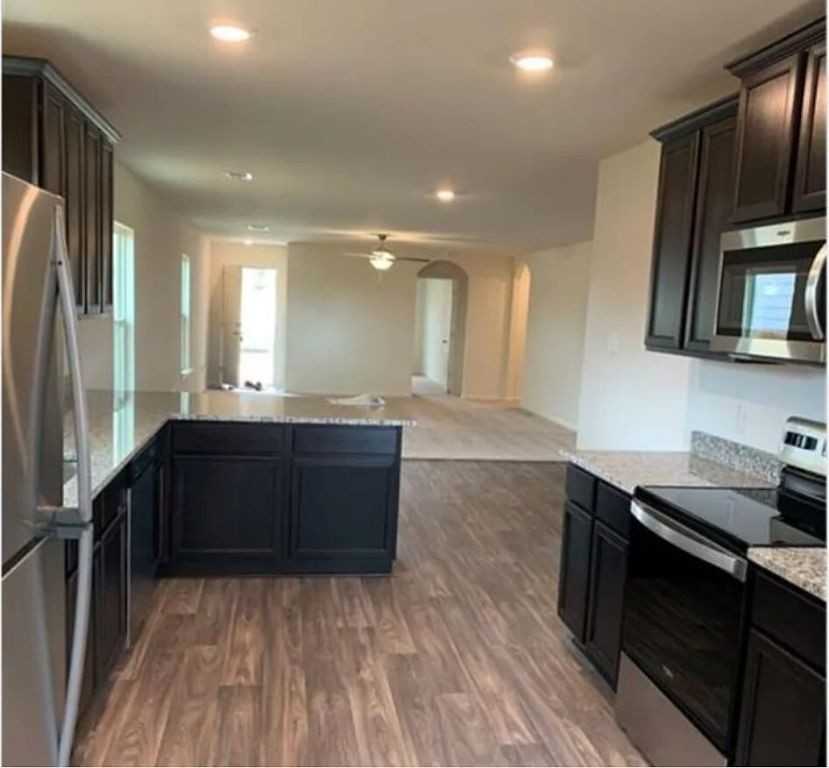 213 Crescent Park Dr #213 - Photo 4 of 21