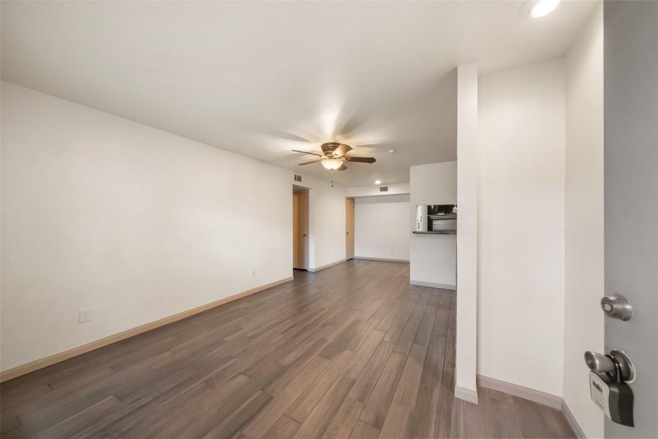 1880 White Oak Dr #1880-181 - Photo 2 of 26