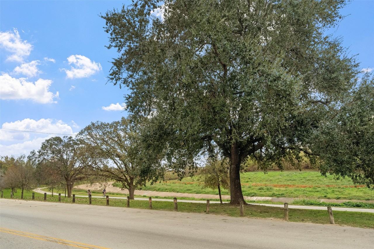 1880 White Oak Dr #1880-181 - Photo 7 of 26