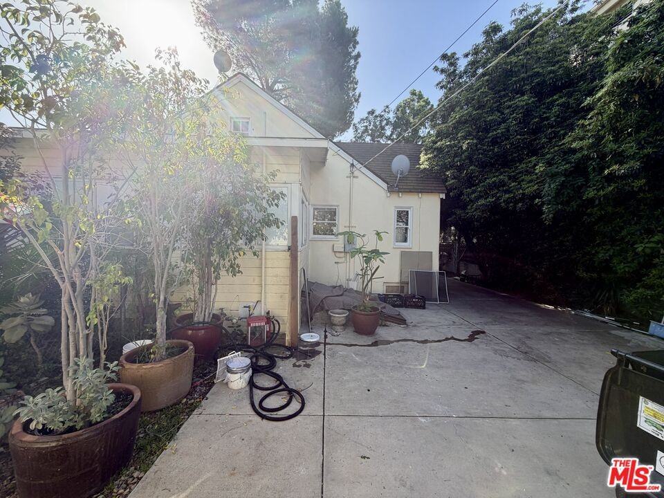 14119 Erwin St #14119 - Photo 4 of 21