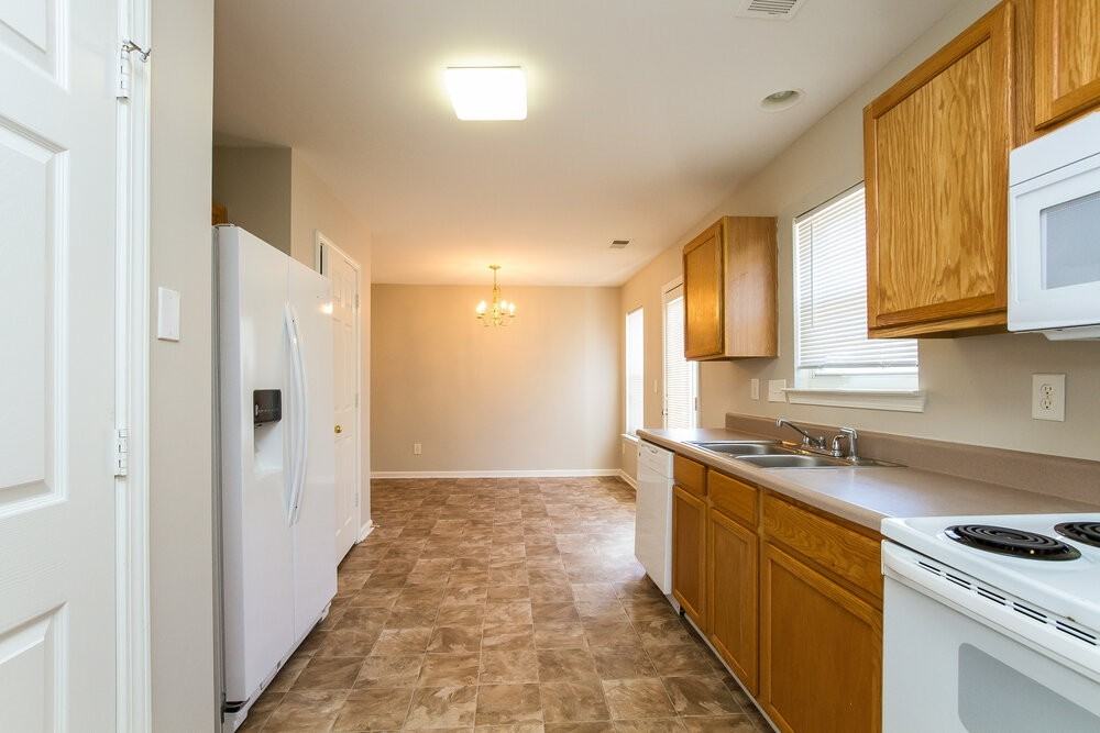 933 Grass Hollow Ct - Photo 6 of 16