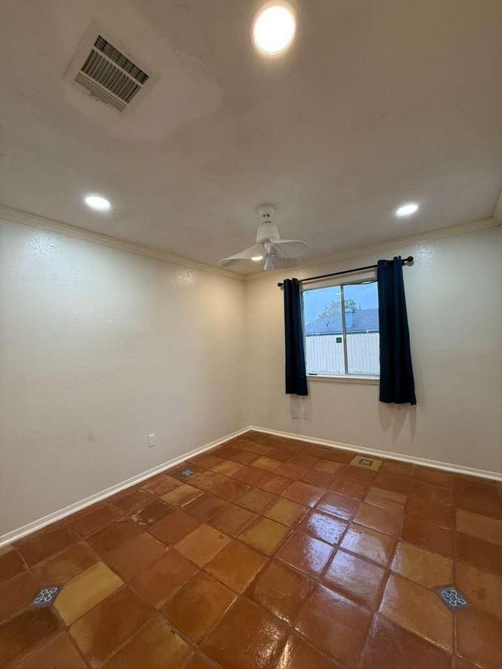 22538 Market Square Ln #22538 - Photo 5 of 25