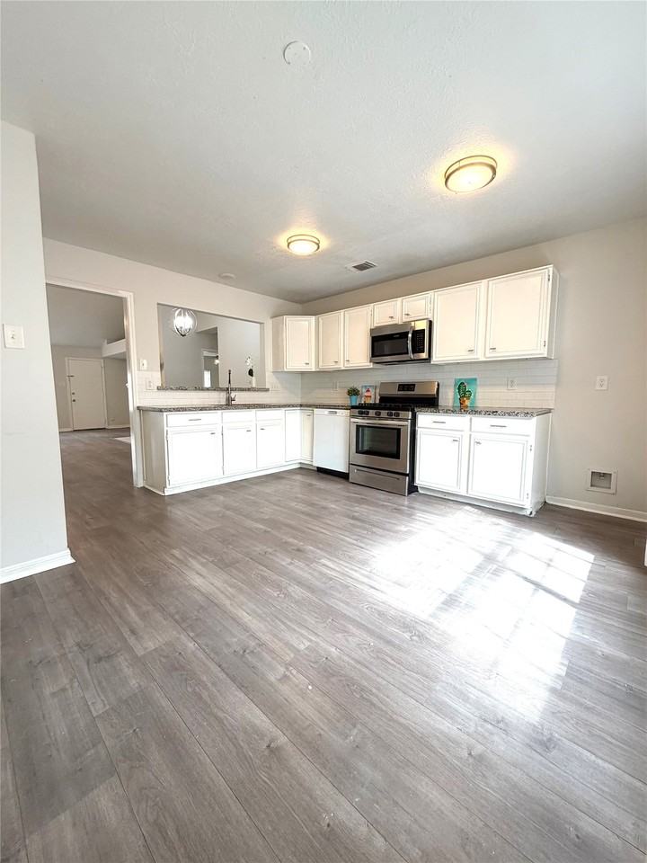 19114 Indian Grass Dr #19114 - Photo 3 of 18