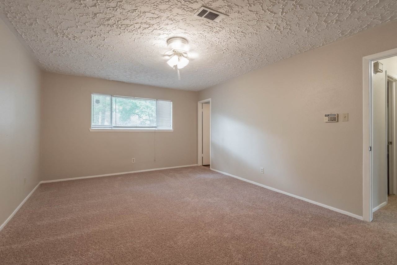 6015 Knotty Post Ln #6015 - Photo 2 of 22