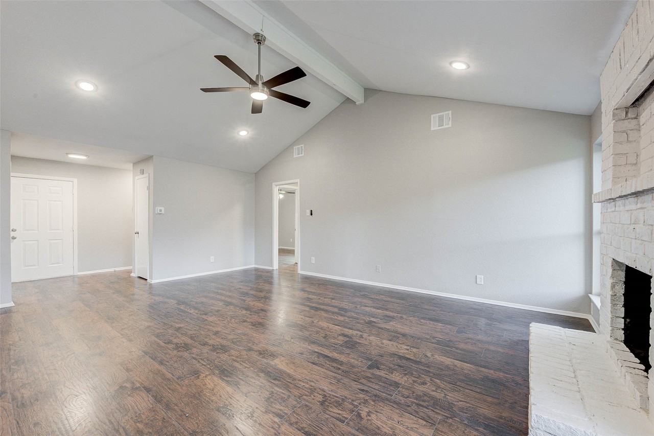 5211 Sweetwind Ln #5211 - Photo 2 of 32