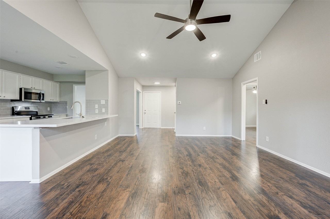 5211 Sweetwind Ln #5211 - Photo 3 of 32