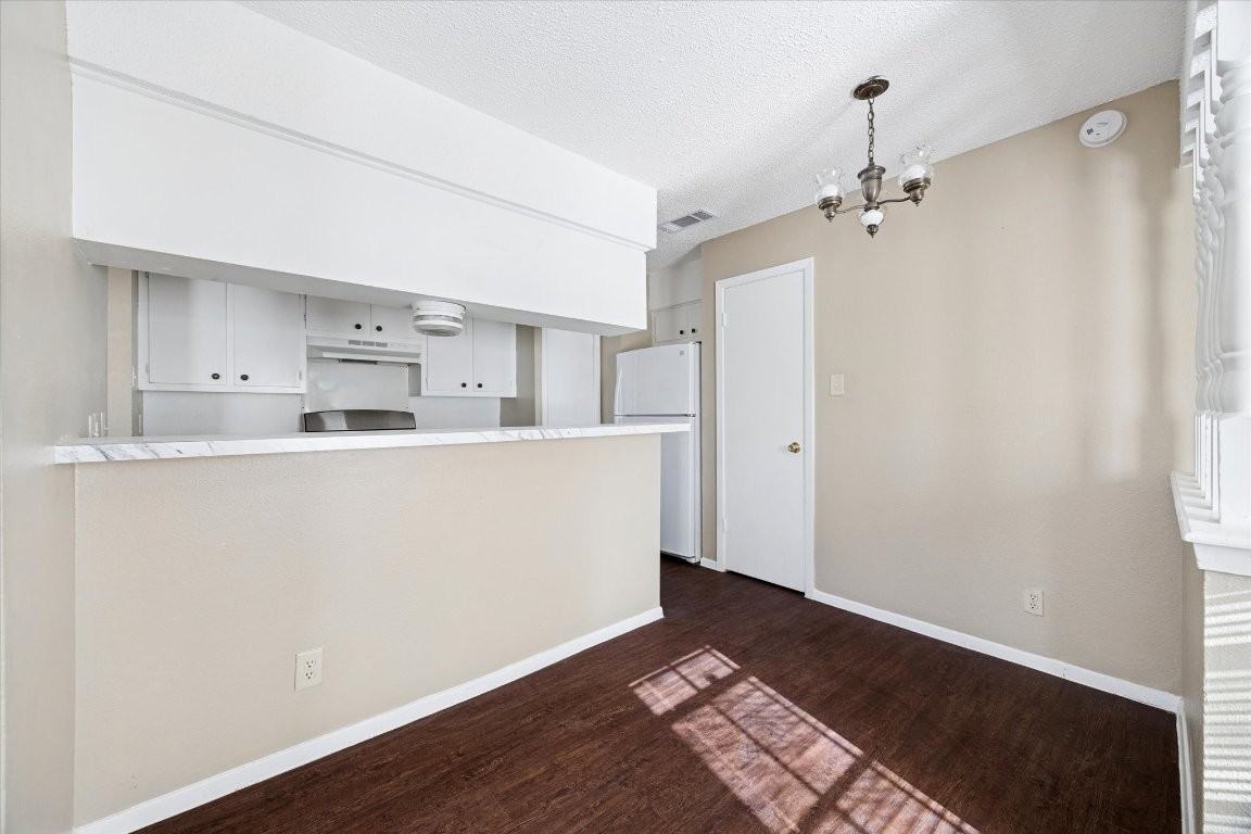 908 Kirschner Pl #908B - Photo 4 of 10