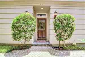 featured image of 1515 Hyde Park Blvd