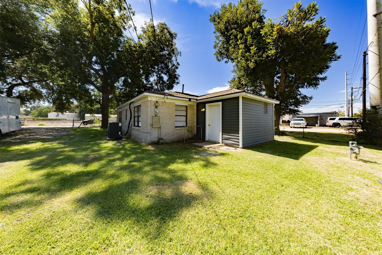 7917 N Martin Luther King Ave #7917 - Photo 3 of 24