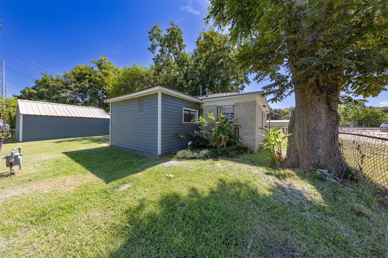 7917 N Martin Luther King Ave #7917 - Photo 4 of 24