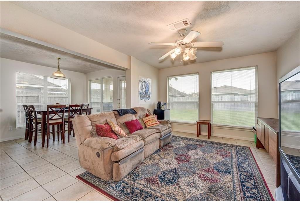 913 Gardenia St #913 - Photo 2 of 9