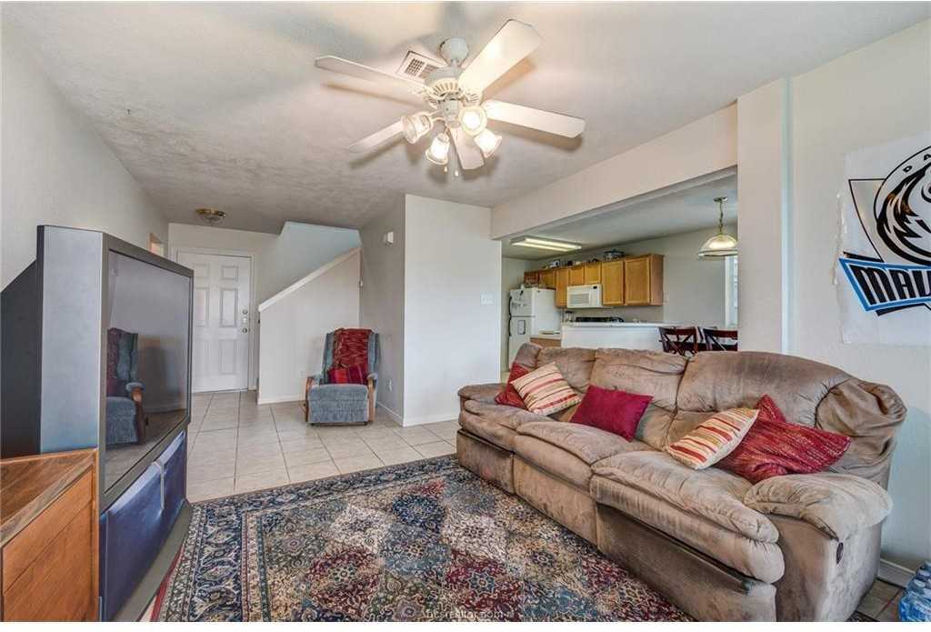 913 Gardenia St #913 - Photo 3 of 9