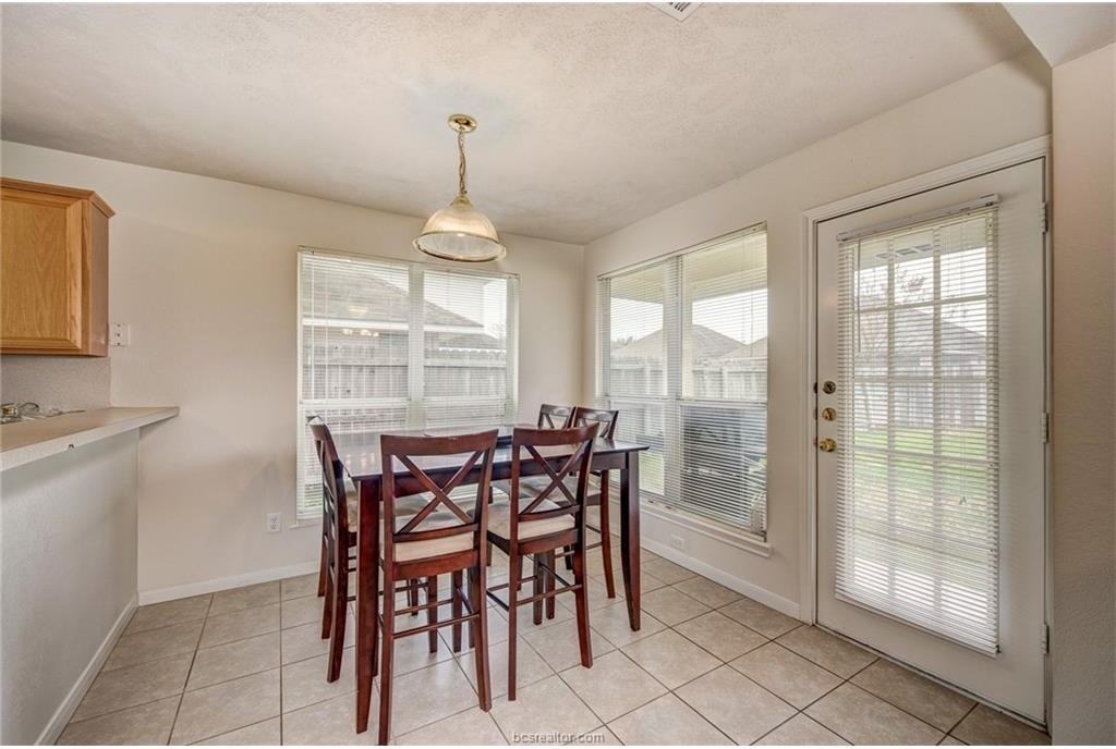 913 Gardenia St #913 - Photo 4 of 9