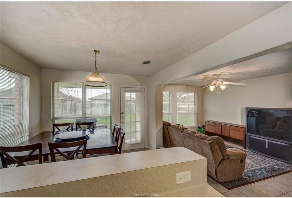 913 Gardenia St #913 - Photo 6 of 9