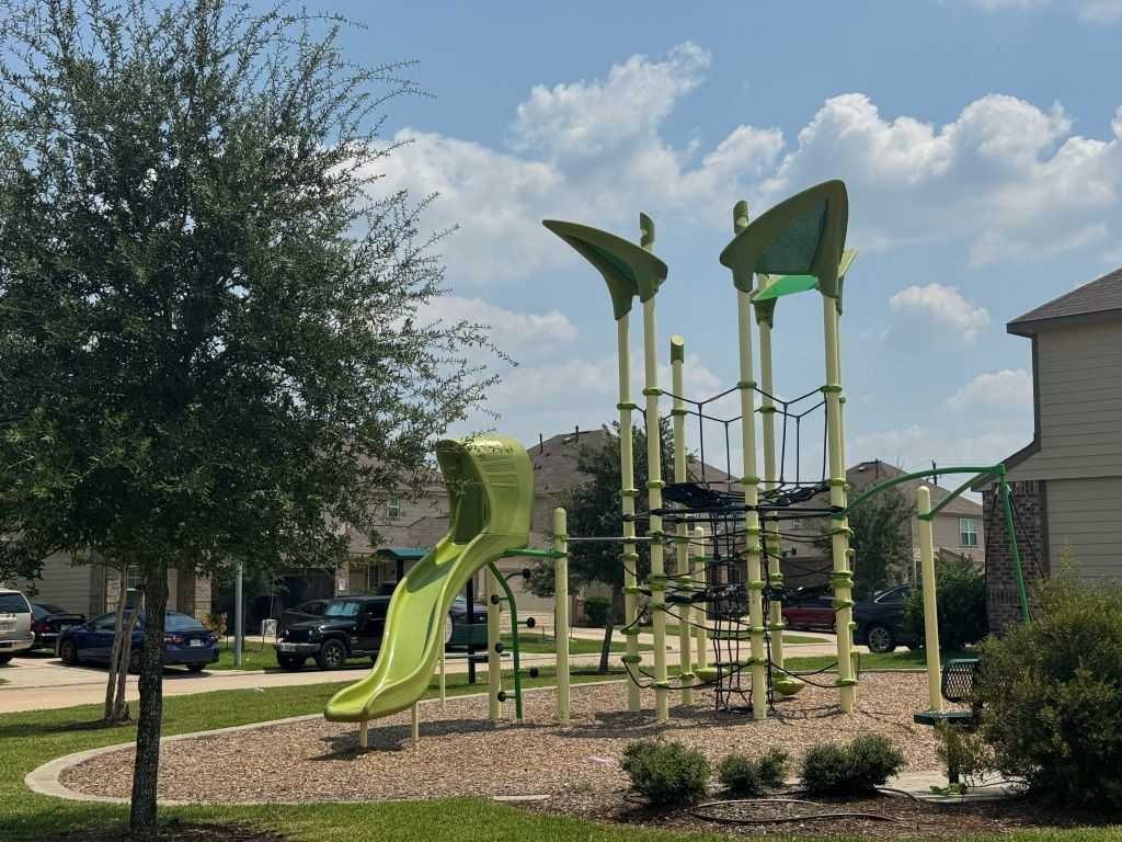 18511 Queesborough Creek Rd #18511 - Photo 5 of 14