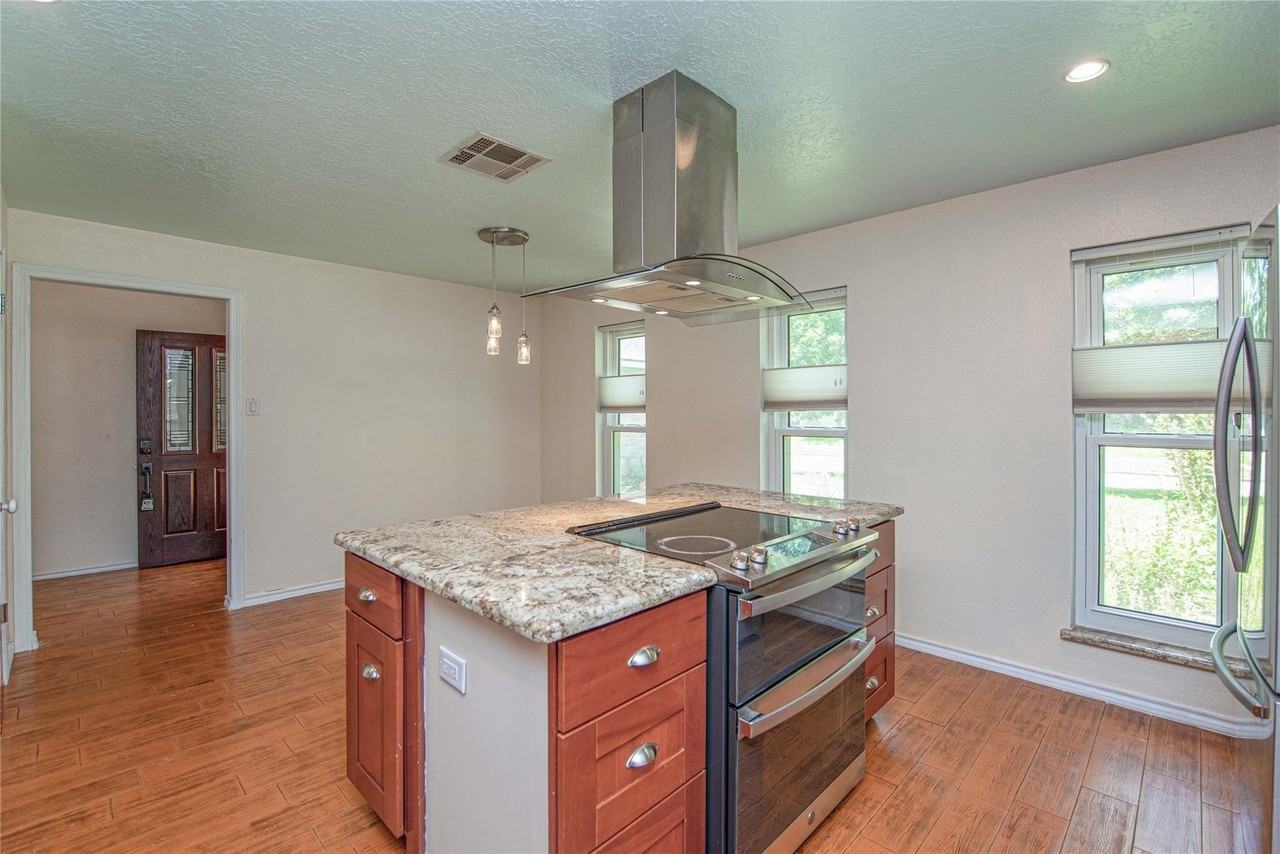 25418 Sugar Valley Ln #25418 - Photo 4 of 24