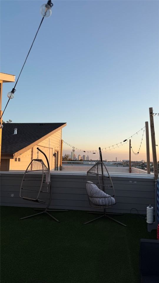 1305 E 27th St #1305B - Photo 2 of 24