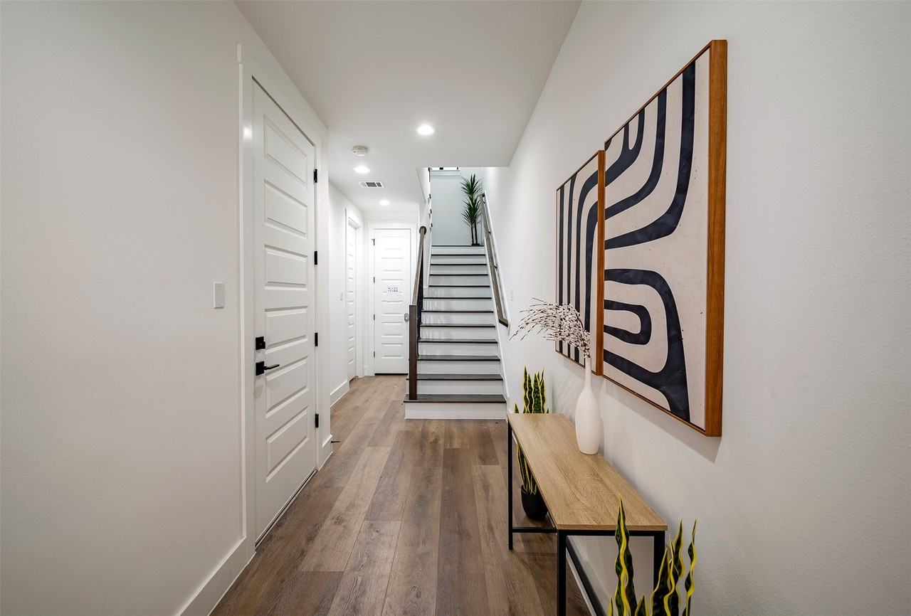 1305 E 27th St #1305B - Photo 4 of 24