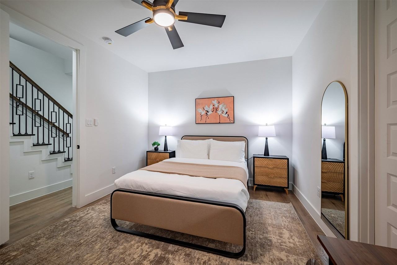 1305 E 27th St #1305B - Photo 6 of 24