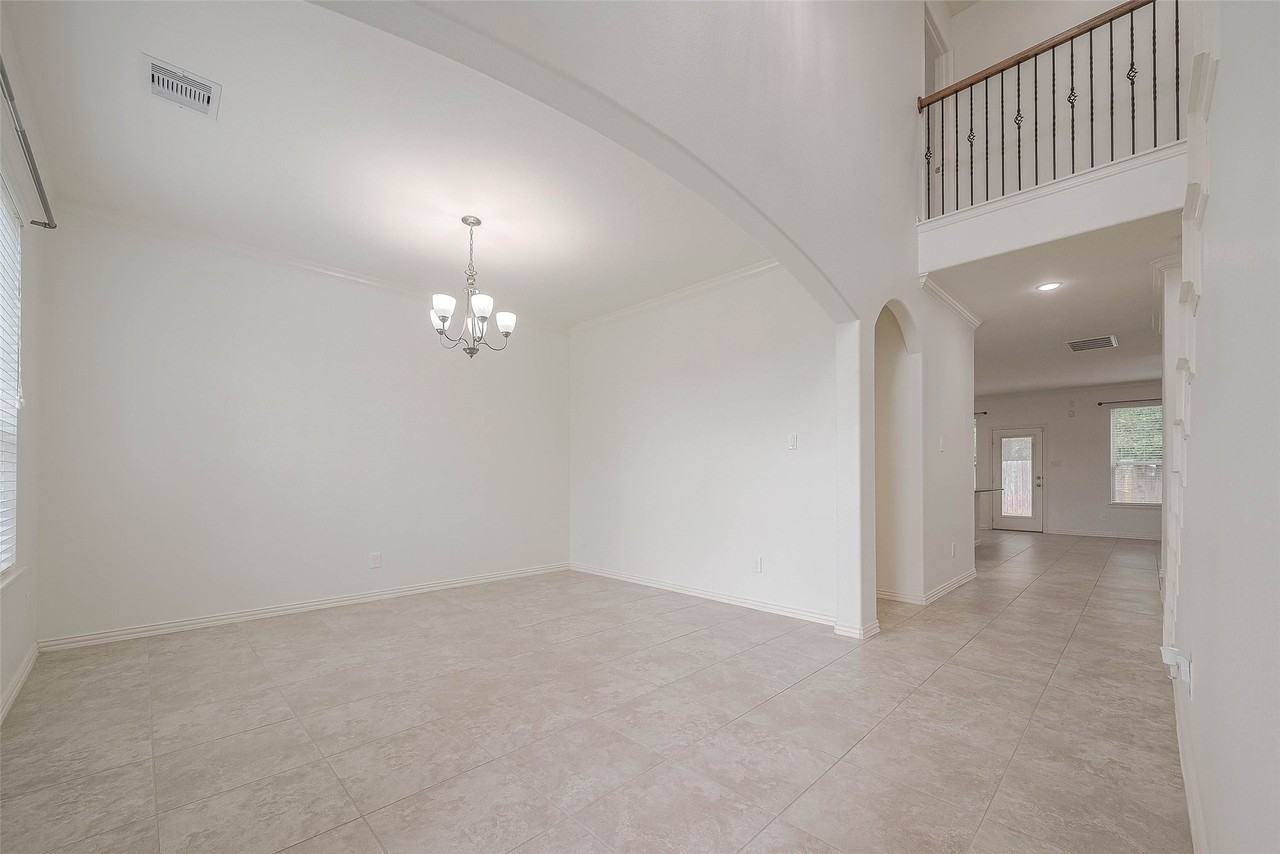 2261 Oak Circle Dr N #2261 - Photo 2 of 50