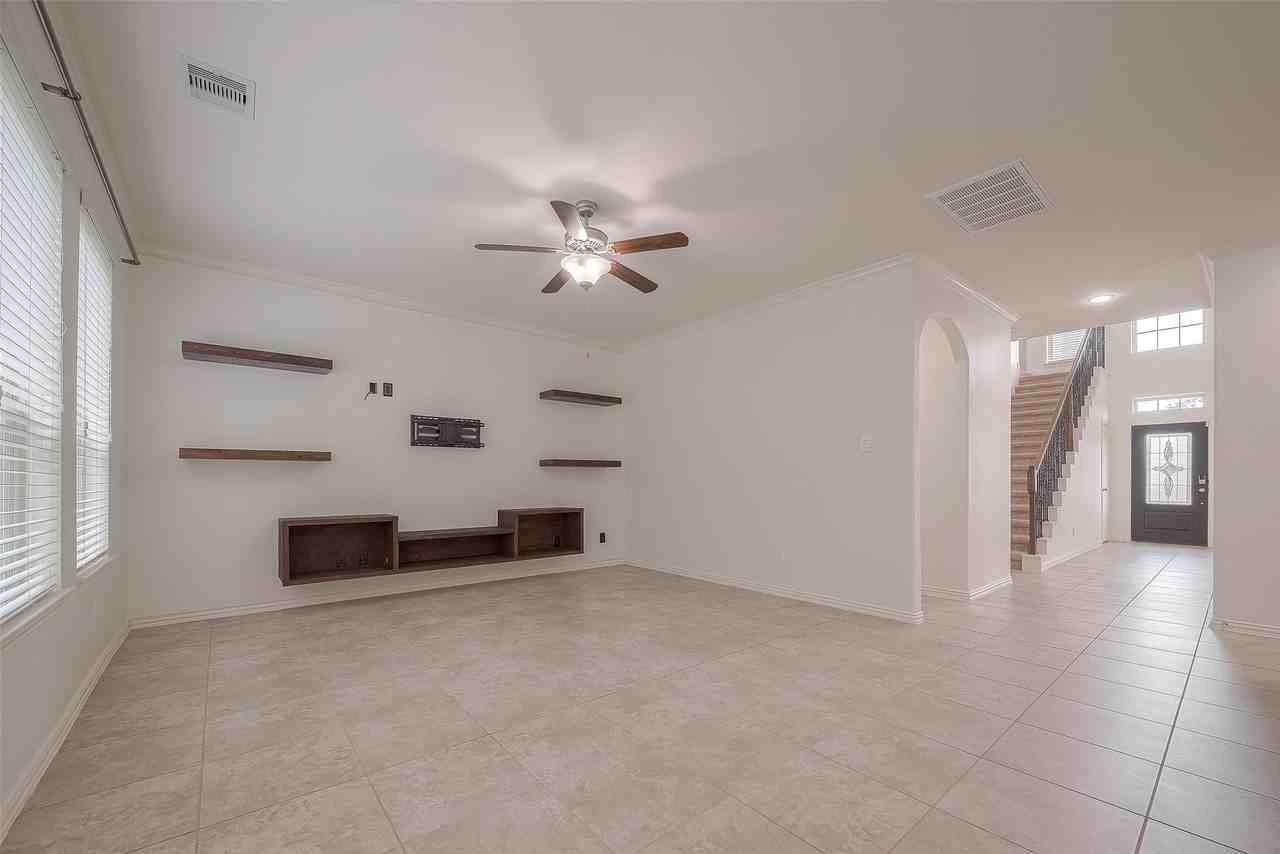 2261 Oak Circle Dr N #2261 - Photo 3 of 50