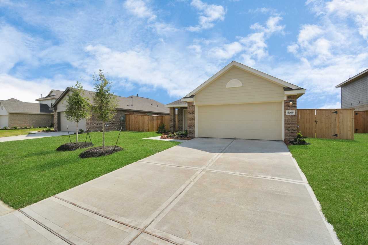 5035 Caledonia Lake Ln #5035 - Photo 2 of 37