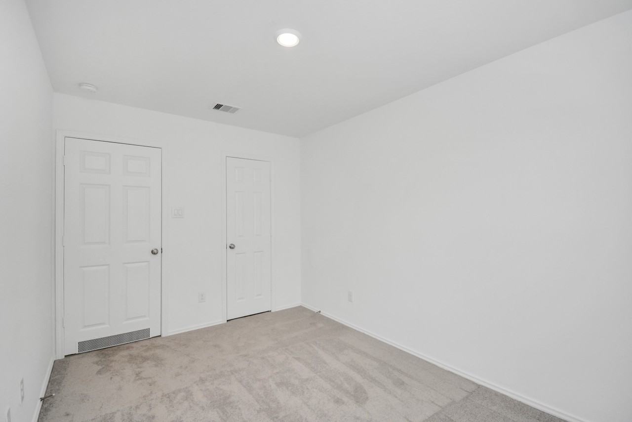 5035 Caledonia Lake Ln #5035 - Photo 4 of 37