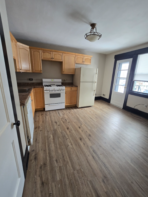 1023 Rumsey Ave - Photo 3 of 17