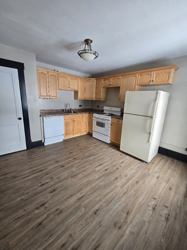 1023 Rumsey Ave - Photo 4 of 17