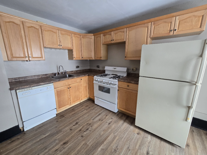 1023 Rumsey Ave - Photo 5 of 17