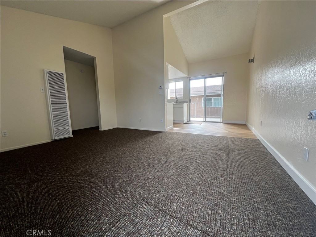 2014 Maple Ave #2014 - Photo 2 of 4