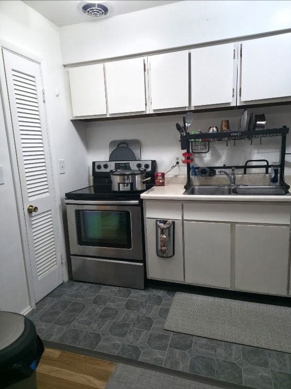 1112 Towne St #1 - Photo 3 of 6