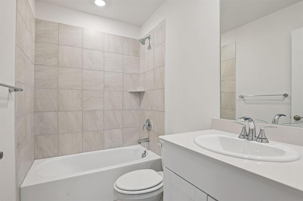 700 London Town Dr #700 - Photo 2 of 27