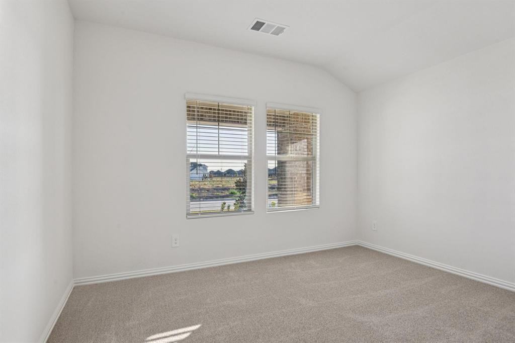 700 London Town Dr #700 - Photo 3 of 27