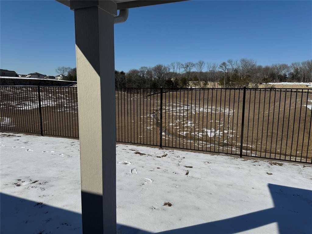 700 London Town Dr #700 - Photo 5 of 27