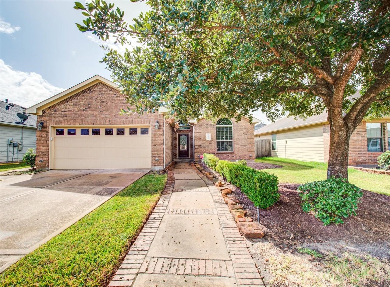 22411 Albee Dr #22411 - Photo 3 of 25