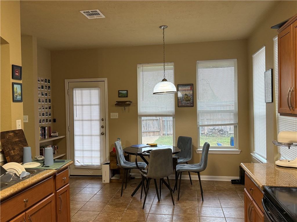 2925 Mclaren Dr #2925 - Photo 2 of 12