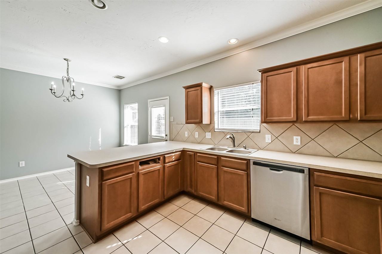 8726 Old Maple Ln #8726 - Photo 3 of 35