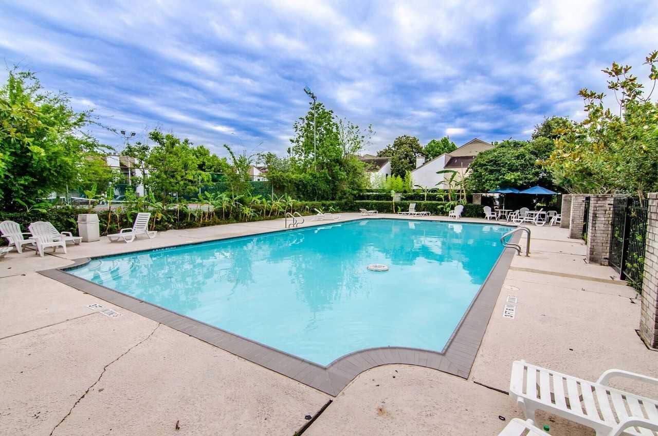 10047 Westpark Dr #10047-9 - Photo 5 of 27