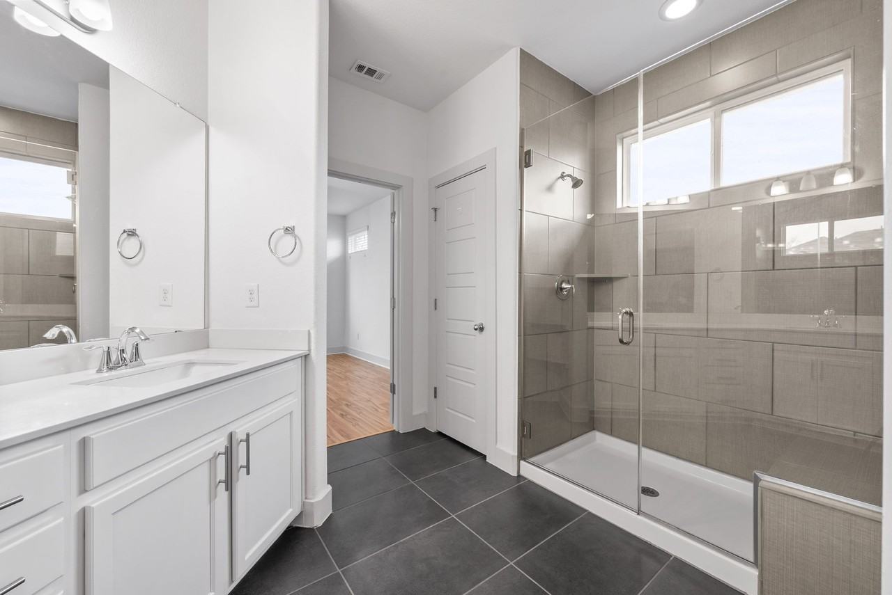 1501 Homespun Rd #1501 - Photo 4 of 33